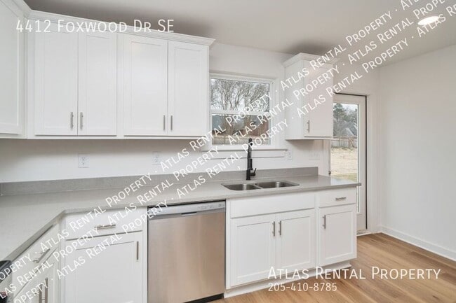 Building Photo - 4412 Foxwood Dr SE