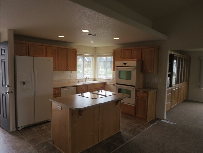 Building Photo - 63162 de Haviland St