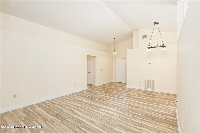 Building Photo - 6651 Fawn Ridge Dr