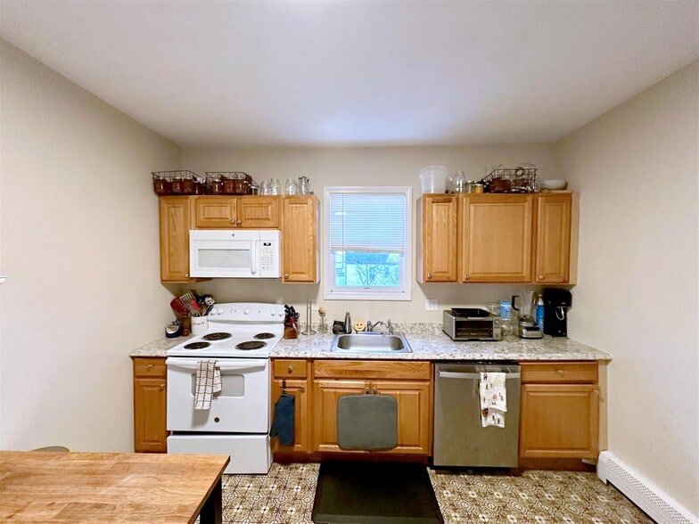 Building Photo - 714 Broadway