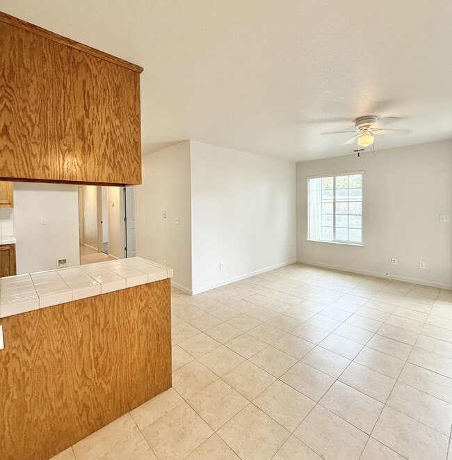 Building Photo - 421 N Walnut Ave