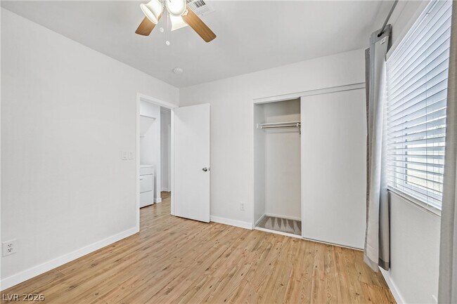 Building Photo - 592 Macbrey Dr