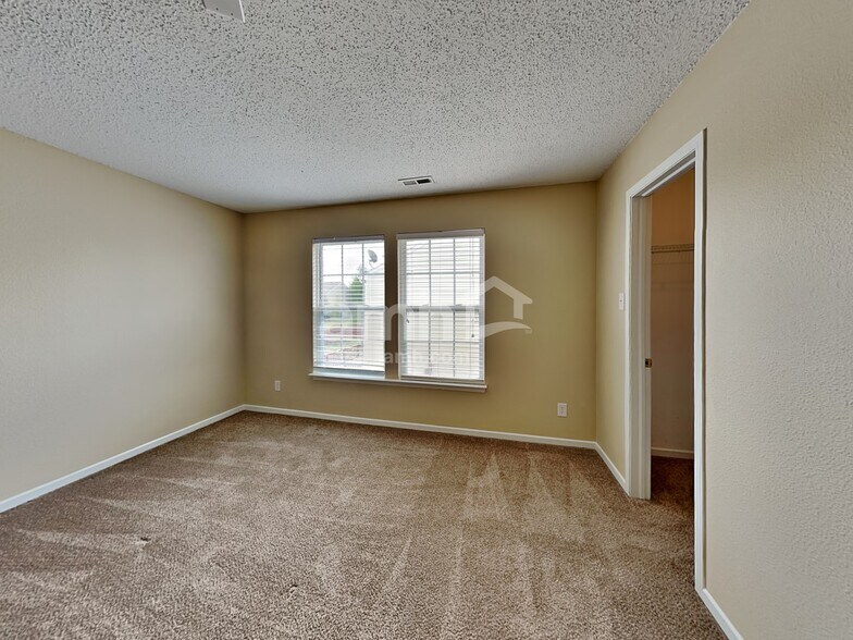 Building Photo - 13993 Meadow Lake Dr