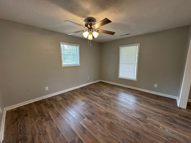 Building Photo - 1216 Ferron Ave