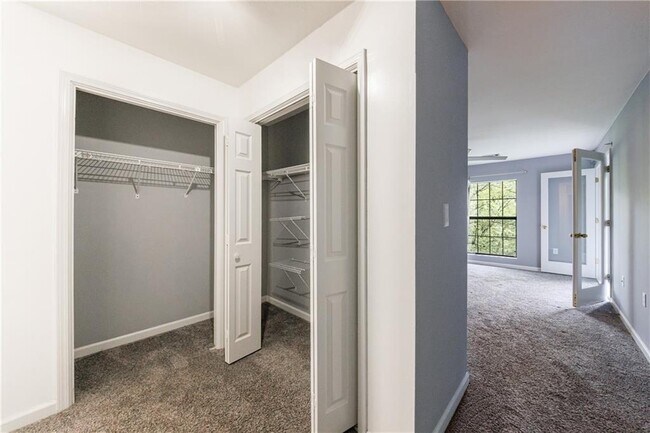Building Photo - 27306 Plantation Dr NE