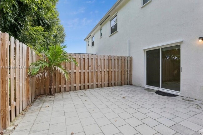 Building Photo - 2645 SE 17th St