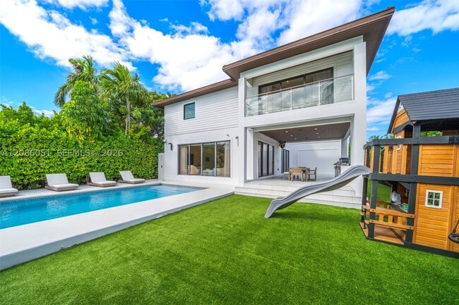 Building Photo - 710 S Shore Dr