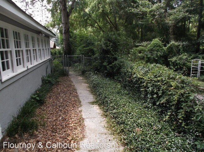 Building Photo - 3 br, 2 bath House - 5627 Rockhurst Drive