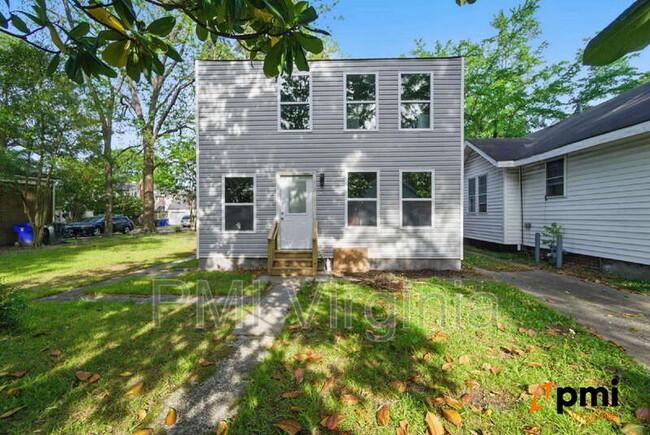 Building Photo - 2732 Jason Ave