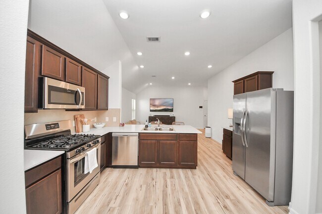 Building Photo - 1114 Bulwark
