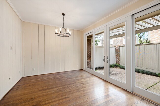 Building Photo - 5850 Valley Forge Dr