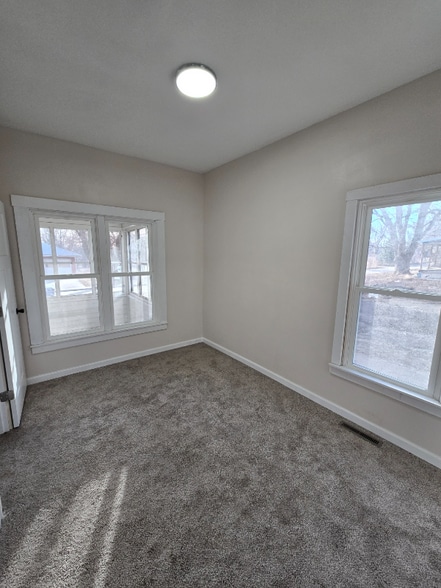 Building Photo - 307 S Little St