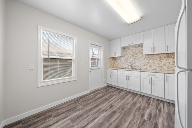 Building Photo - 1918 Skyline Dr