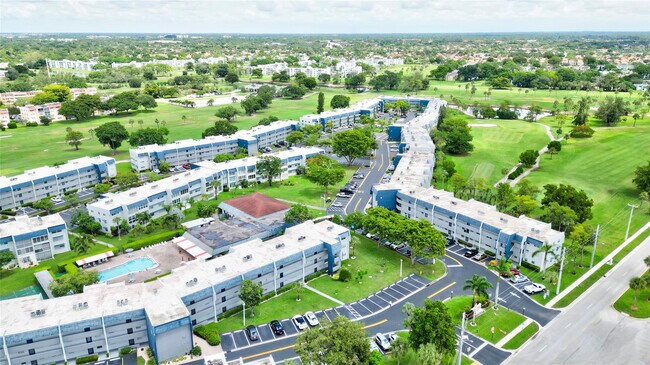 Building Photo - 7787 Golf Cir Dr