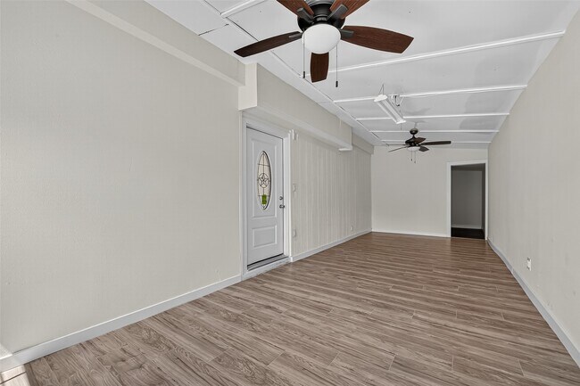 Building Photo - 15914 Val Vista Dr