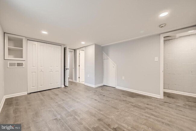 Building Photo - 4429 Newport Ave