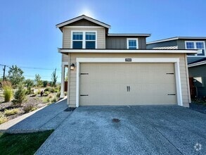 Building Photo - 4 Bedroom Home with Attached 2 Car Garage!