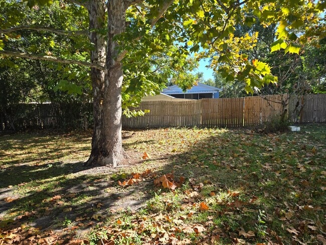 Building Photo - Cute and Convenient!