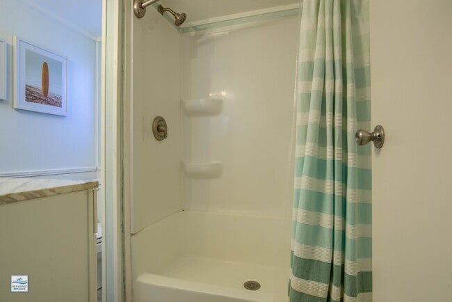 Building Photo - FURNISHED OFF-SEASON SHORT TERM RENTAL (UTILITIES INCLUDED w CAP)