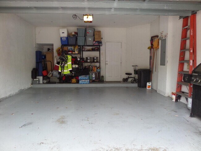 Building Photo - 829 Pipers Cay Dr