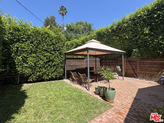 Building Photo - 4535 Matilija Ave