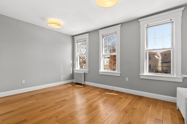 Building Photo - 29 Milton Ave