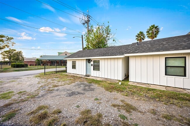 Building Photo - 7303 Market St