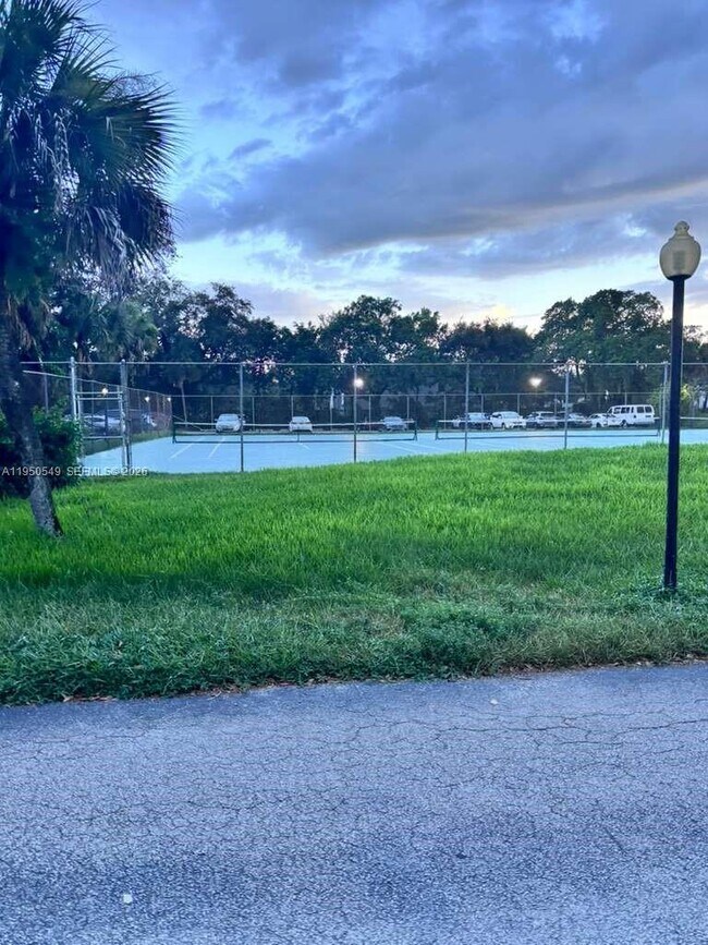 Building Photo - 430 Commodore Dr