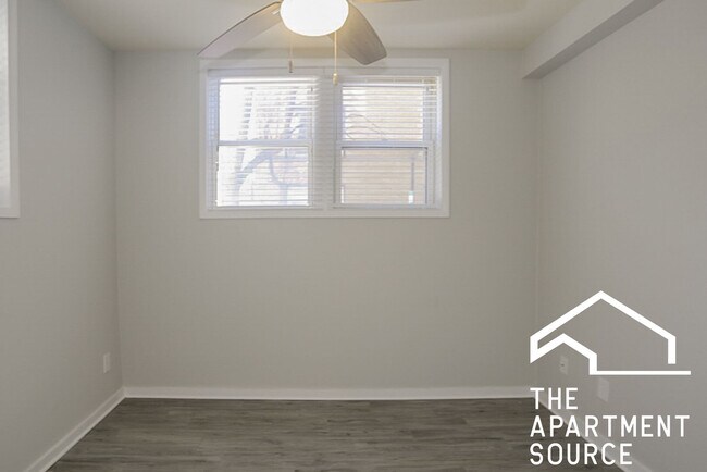 Building Photo - 3928 N Pine Grove Ave