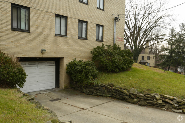 Parking Area - Lincoln Terrace