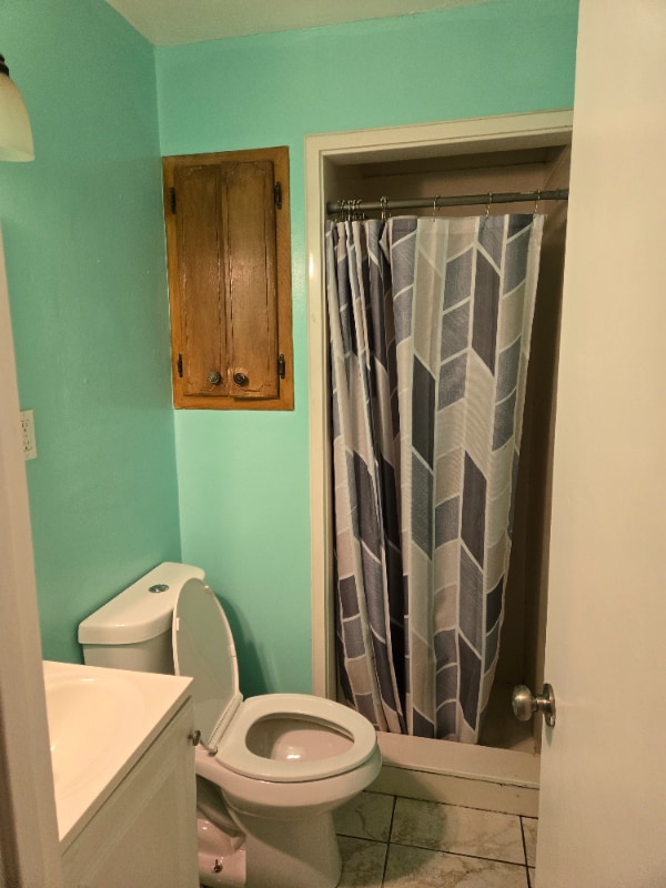 Building Photo - 428 Holy Cross Pl