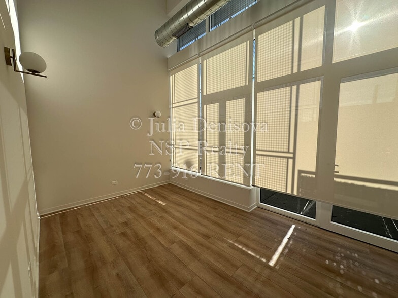 Building Photo - 3207 N Narragansett Ave