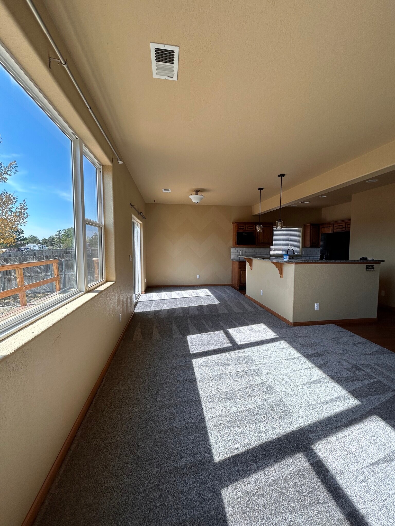 Building Photo - 803 6th St