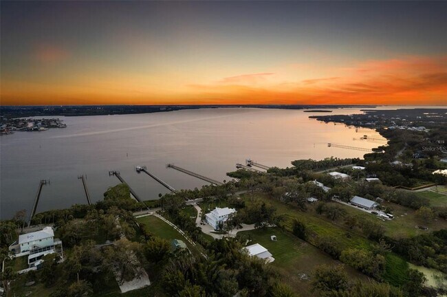 Building Photo - 450 Bayshore Dr