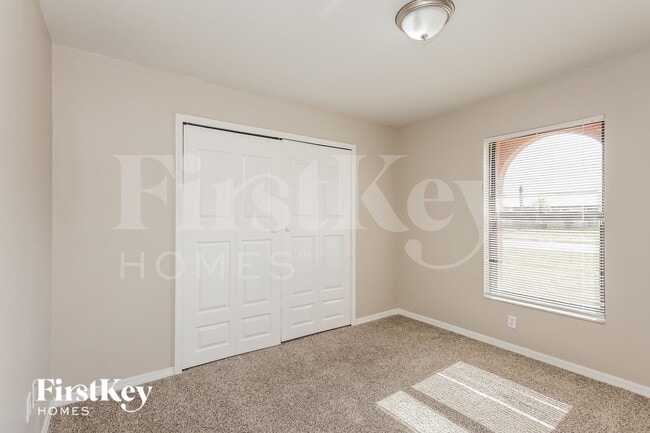 Building Photo - 1343 SE 12th Terrace