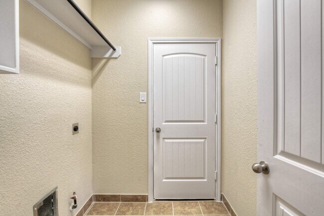 Building Photo - 21644 Lexor Dr