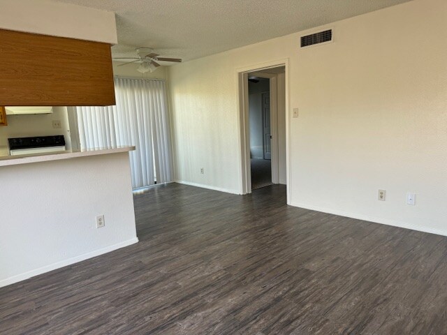 Building Photo - 815 Ranchero Rd