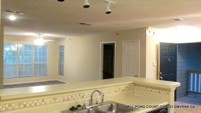 Building Photo - ENJOY THIS BEAUTIFUL CONDO NESTLED IN THE ...