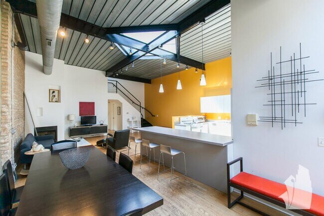 Building Photo - 5017 N Ravenswood Ave