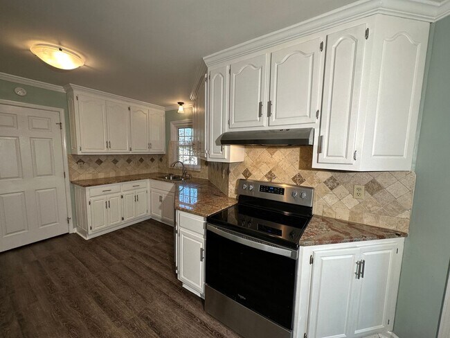 Building Photo - Spacious 4-Bedroom Home with Bonus Room & Exceptional Amenities