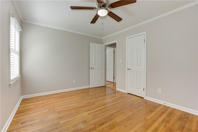 Building Photo - 1837 Chancery Ln