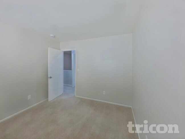 Building Photo - 1251 Golden Apple St