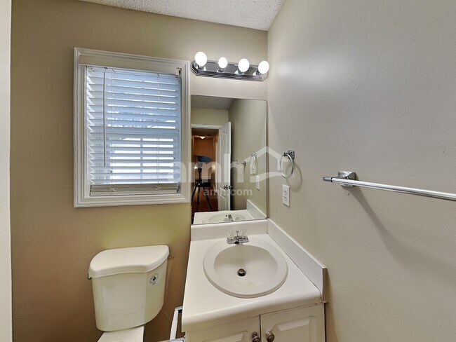 Building Photo - 32 Alston Ln SW