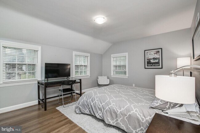 Building Photo - 6007 Welborn Dr