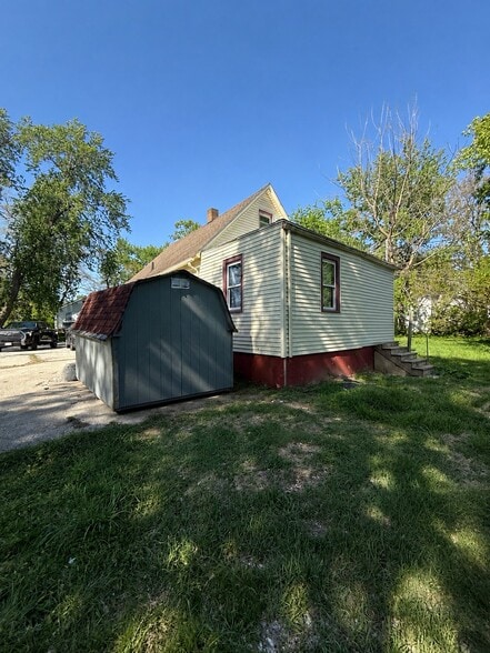 Building Photo - 1263 W Green St