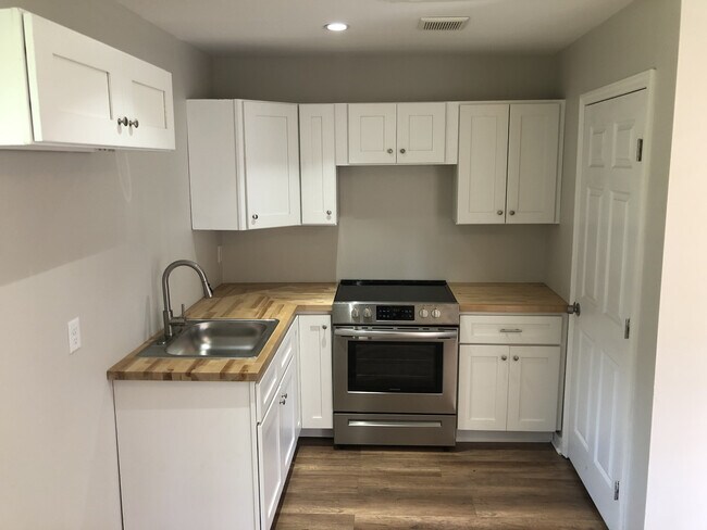 Building Photo - 301 West 35th Unit B