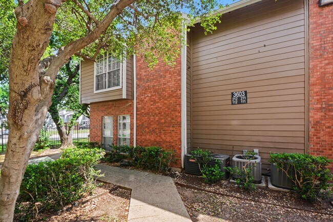 Building Photo - 3603 W Northgate Dr