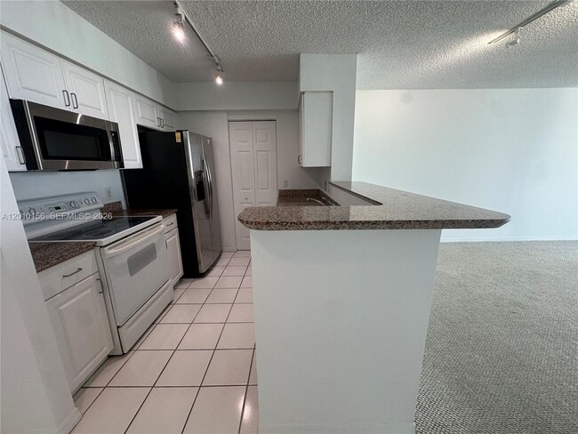 Building Photo - 1155 Brickell Bay Dr