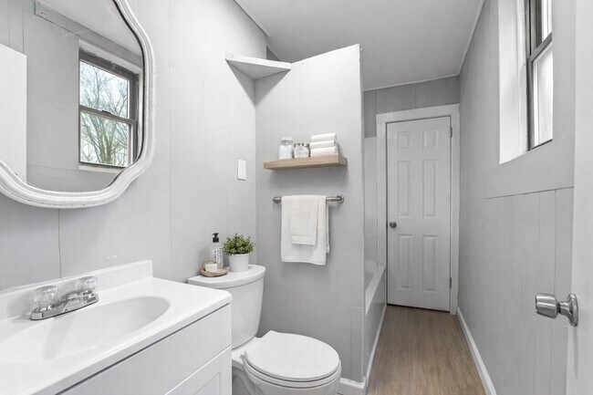 Building Photo - 28 Lydia St