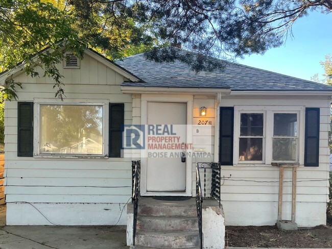 Primary Photo - 207 20th Ave S